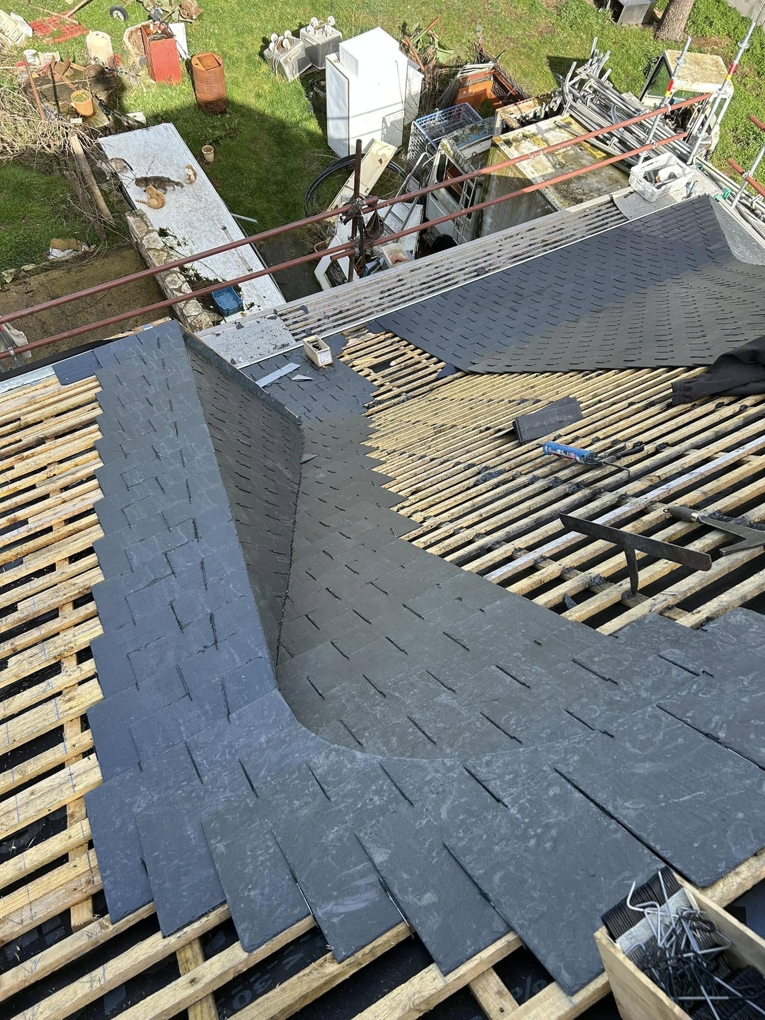 Chantier en ardoise en cours de réalisation