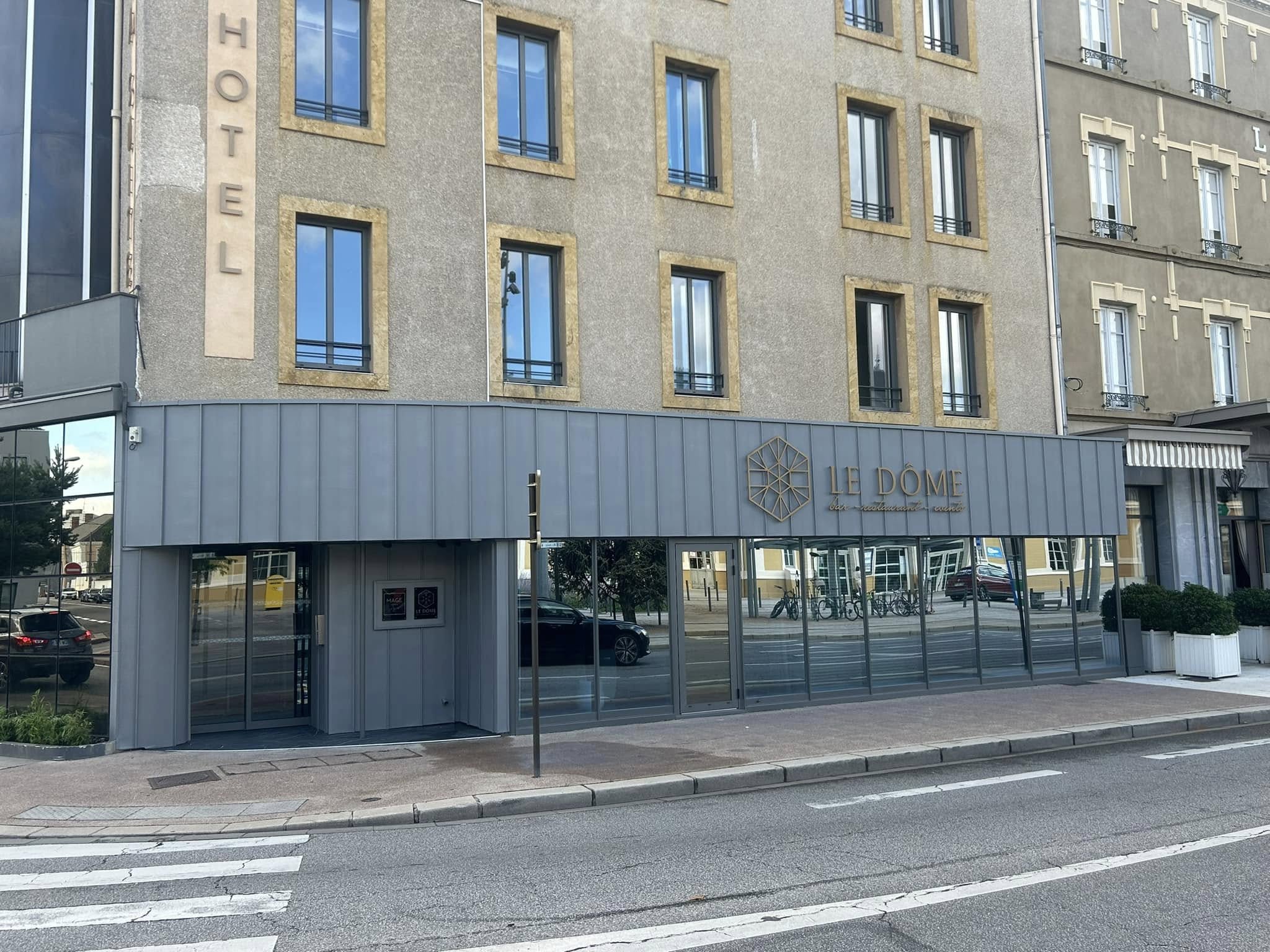 Réalisation de deux bardage en zinc quartz à joint debout.