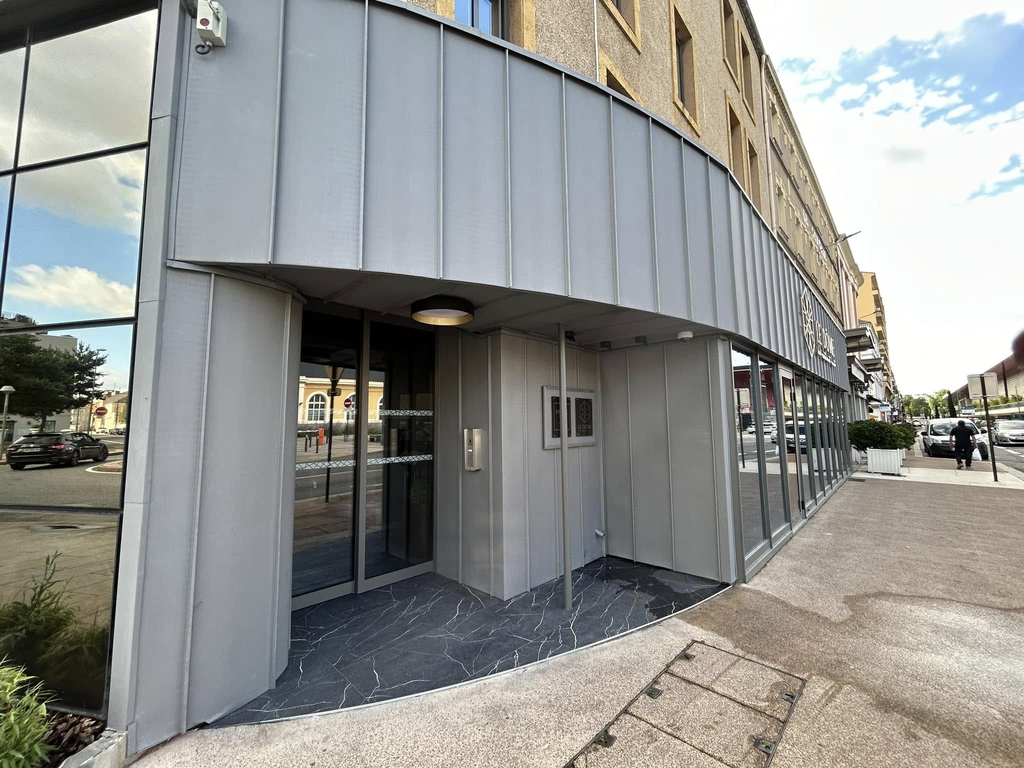 Réalisation de deux bardage en zinc quartz à joint debout.