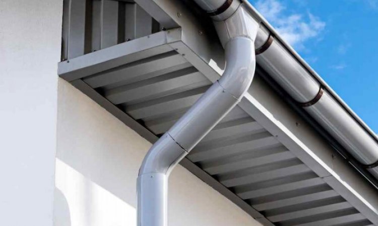 Pose de gouttières en aluminium sur mesure