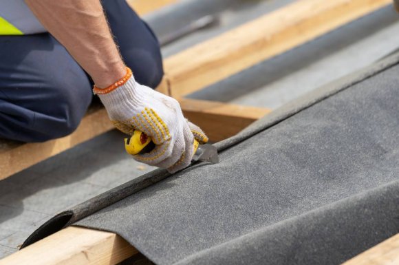 Restaurer l'étanchéité de la toiture d'un château